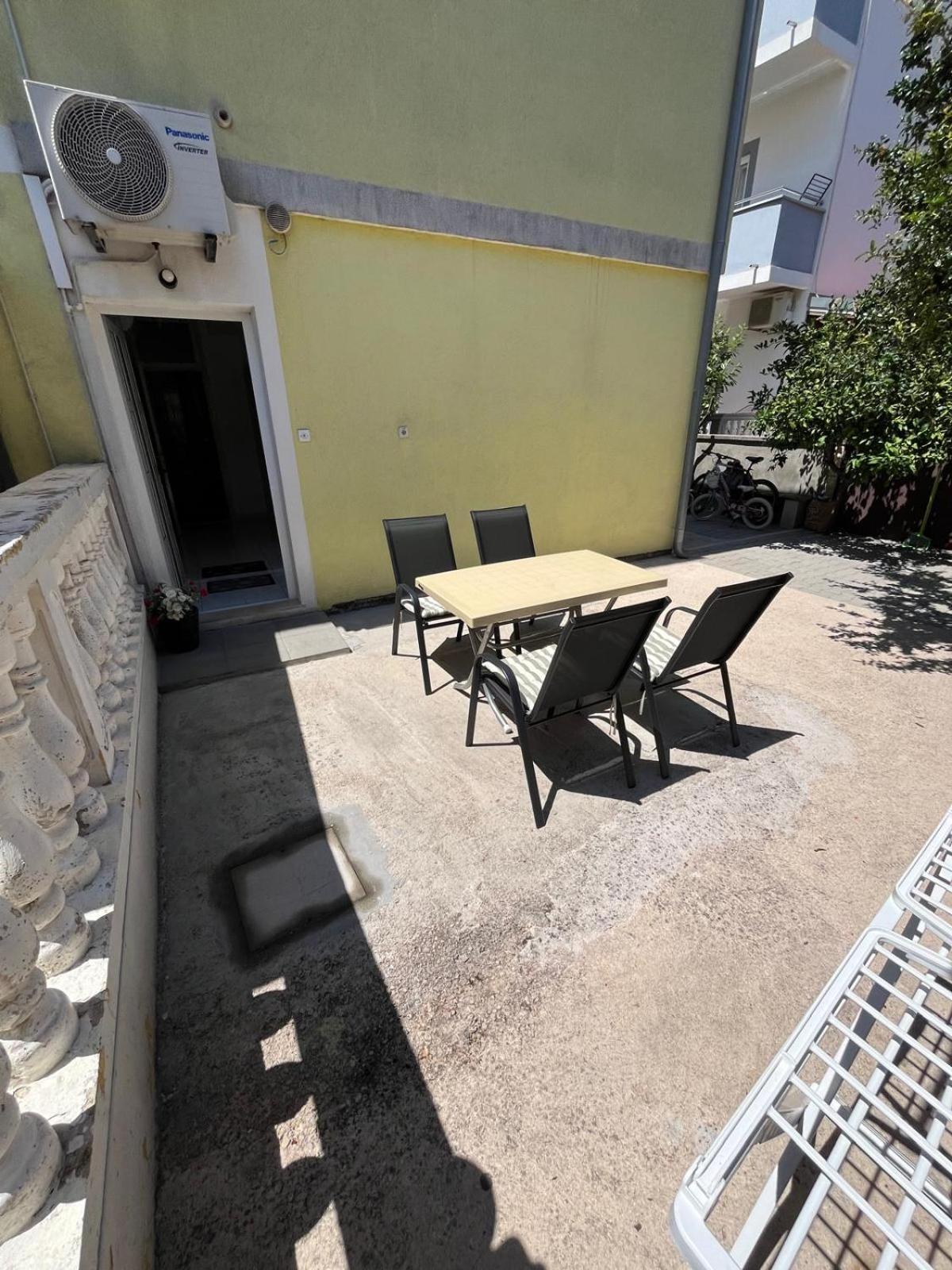 Ana Lovetovo Vodice Exteriör bild
